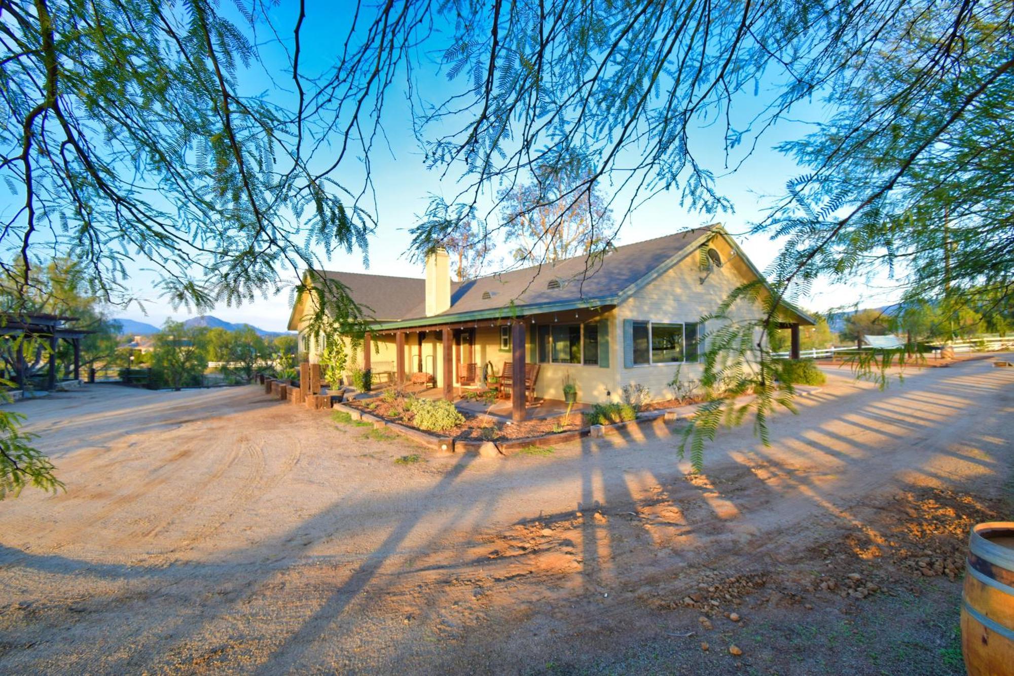 Готель Peppertree Lane Ranch -- Seven-Acre Ranch In The Heart Of Wine Country Темекула Екстер'єр фото